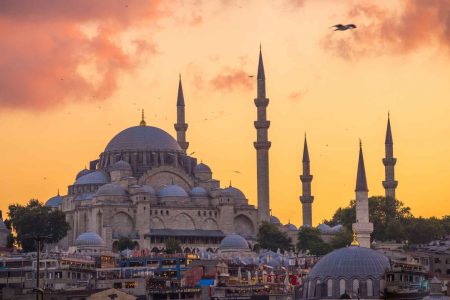 Recorre Turquía: Estambul y Capadocia, el cruce milenario de historia y geología invaluable