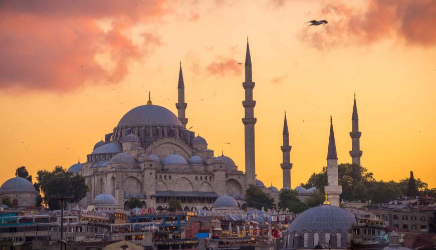 Recorre Turquía: Estambul y Capadocia, el cruce milenario de historia y geología invaluable